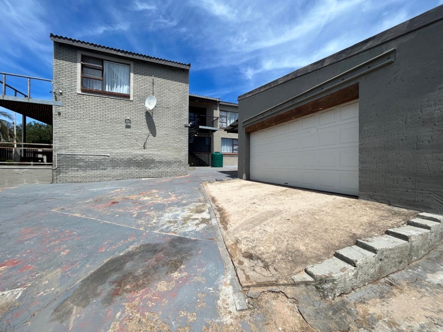 5 Bedroom Property for Sale in Wavecrest Eastern Cape